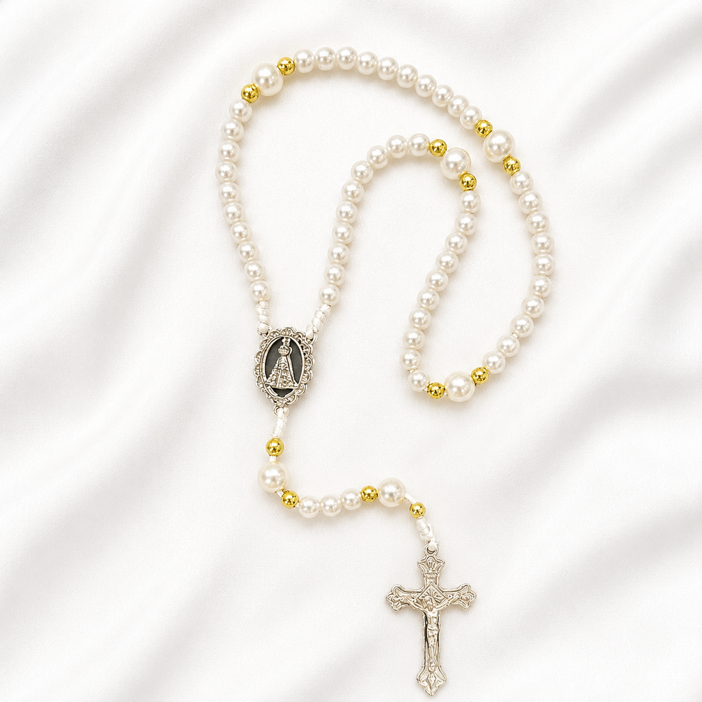 Terço Simples Nossa Senhora Aparecida (pérola branca e dourada)